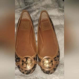 Tory Burch leopard print with gold details flats size 6.5